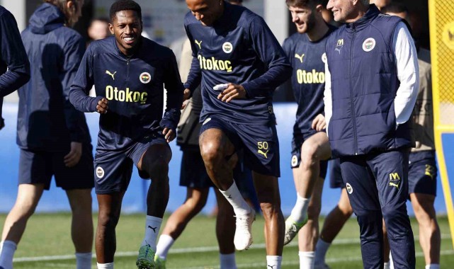 Fenerbahçe'nin AZ Alkmaar maçı kamp kadrosu açıklandı