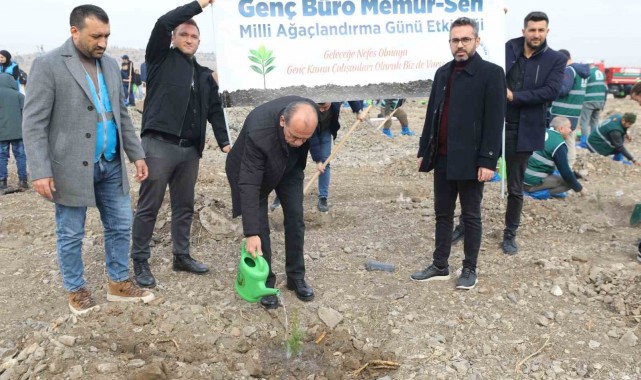 Genç Büro Memur-Sen'den Türkiye Yüzyılı'na fidan desteği