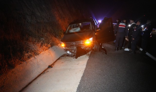 İstanbul İzmir Yolunda Kaza: Tomruklar dehşet saçtı