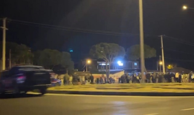 İzmir'de kazada 14 yaşındaki kız ağır yaralandı, mahalleli eylem yaptı
