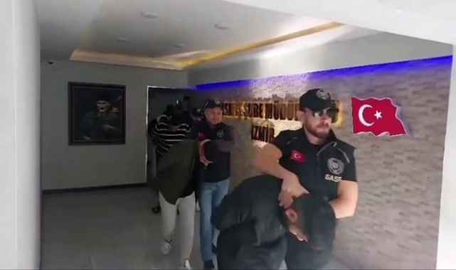 Oto galerinin kurşunlanmasıyla ilgili 4 kişi tutuklandı!