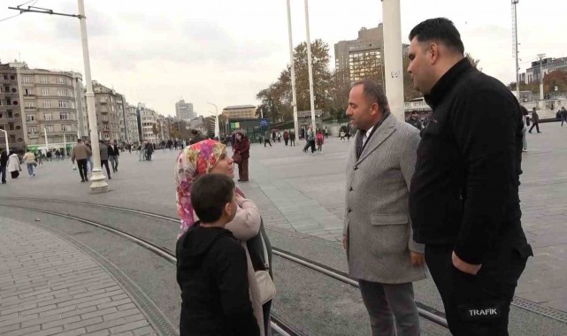 Kaybolan çocuğun ailesini polisler buldu