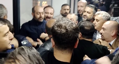 Manisa Büyükşehir Meclisinde Gerginlik MHP ve AK Parti Meclisi Terk Etti
