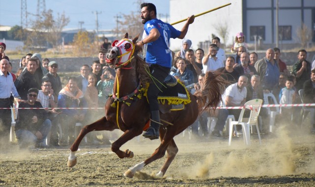 Manisa'nın Turgutlu ilçesinde cirit heyecanı yaşandı