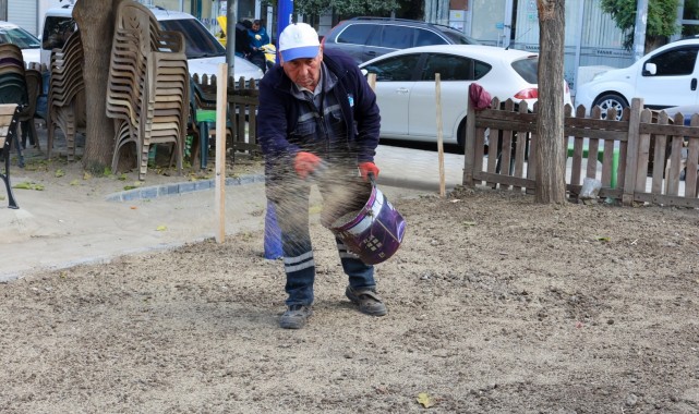 Manisa'da parklara yeşillendirme çalışması