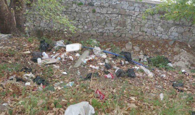 Manisa'da üzen manzara! Akşam temizleniyor sabah yine kirleniyor