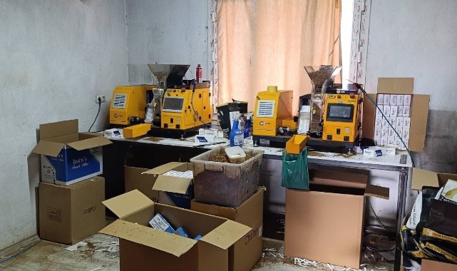 Turgutlu'da 5 milyon TL'lik kaçak tütün operasyonu: 7 gözaltı 