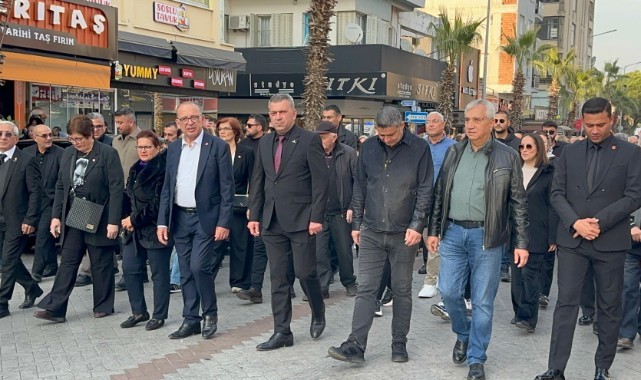 Turgutlu'da Ata'ya saygı yürüyüşü