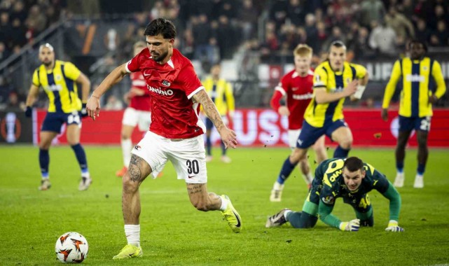UEFA Avrupa Ligi: AZ Alkmaar: 3 - Fenerbahçe: 1 (Maçtan Kareler)