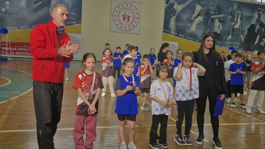 Yunusemreli badmintonculardan 5 madalya