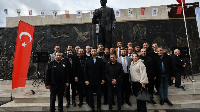 Manisa'da 100. Yıl Meydanı Atatürk heykeliyle taçlandı