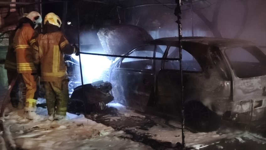 Ödemiş'te otomobil ile iki motosiklet kül oldu!