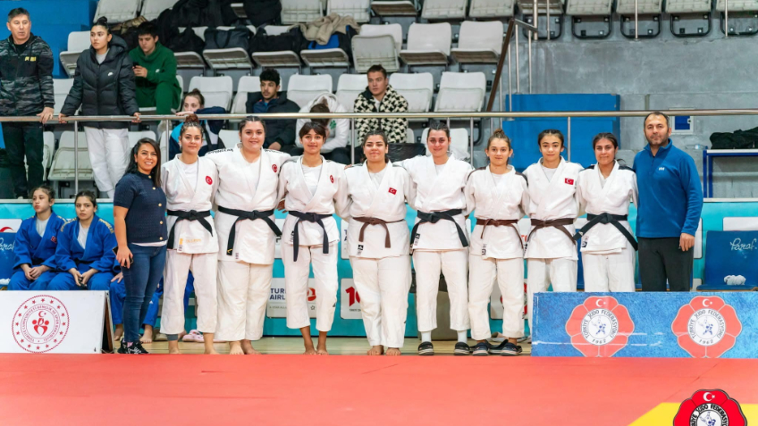 Salihli judoda Süper Lig’e yükseldi