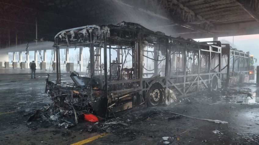 Manisa'daki yangında elektrikli otobüslerin şarj istasyonu kullanılmaz hale gelmiş