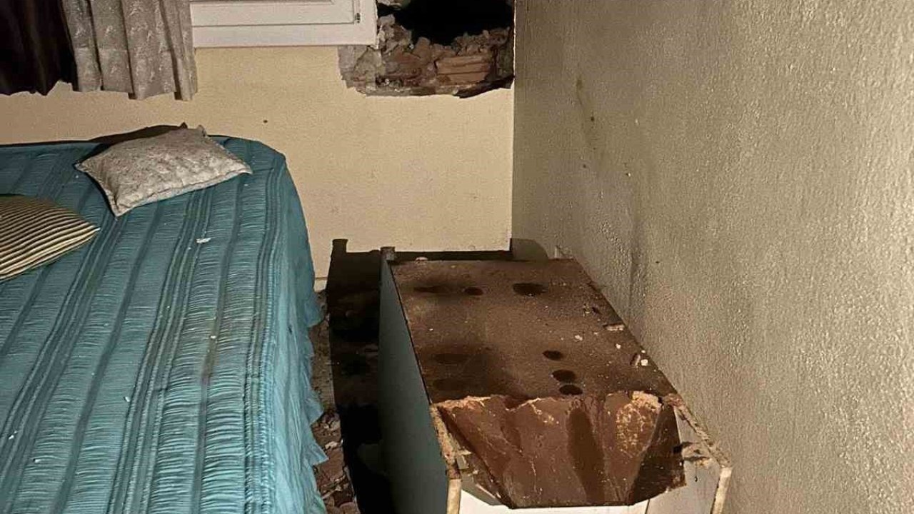 Çeşme’de eve yıldırım düştü!
