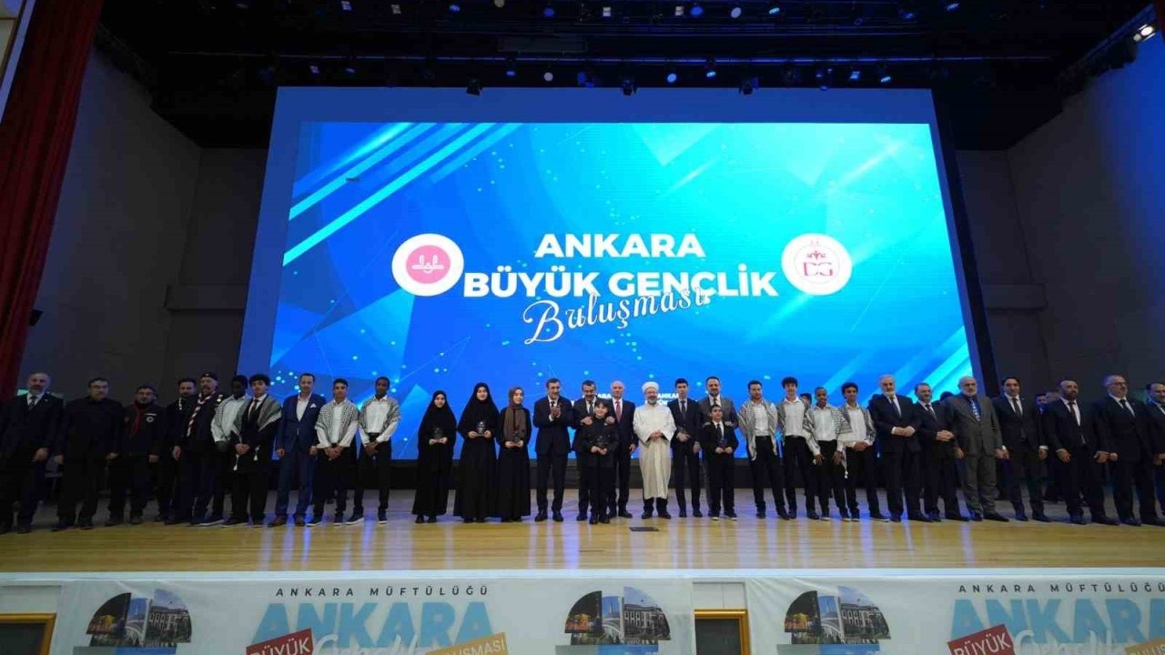 Diyanet İşleri Başkanı Erbaş: "En büyük zenginliğimiz gençlerimiz"