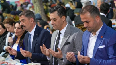 Başkan Zeyrek, Kadir Gecesi’nde Kula’da Gönül Sofrasına Katıldı
