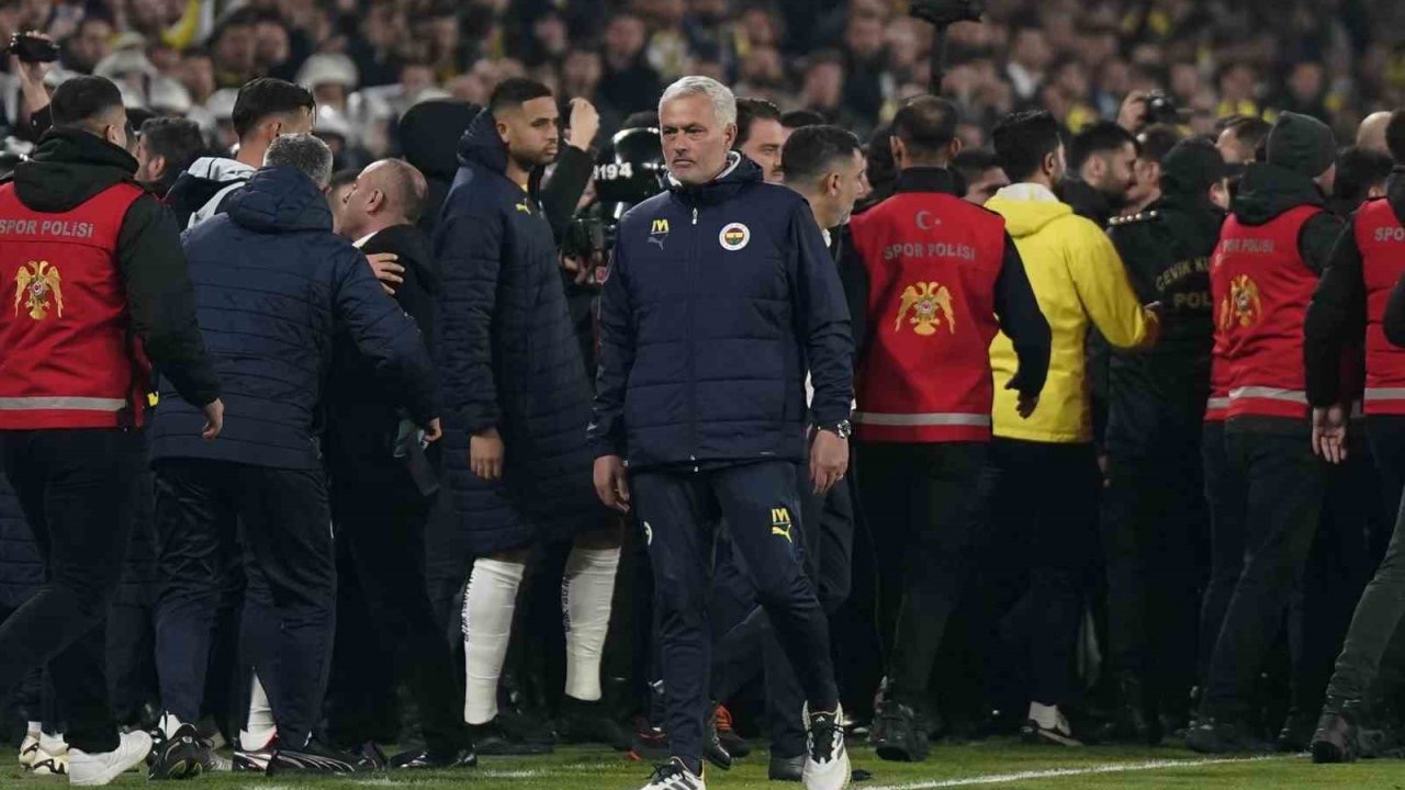 PFDK’dan, Jose Mourinho ve Fred’e 3’er, Mert Hakan’a 1 maç ceza