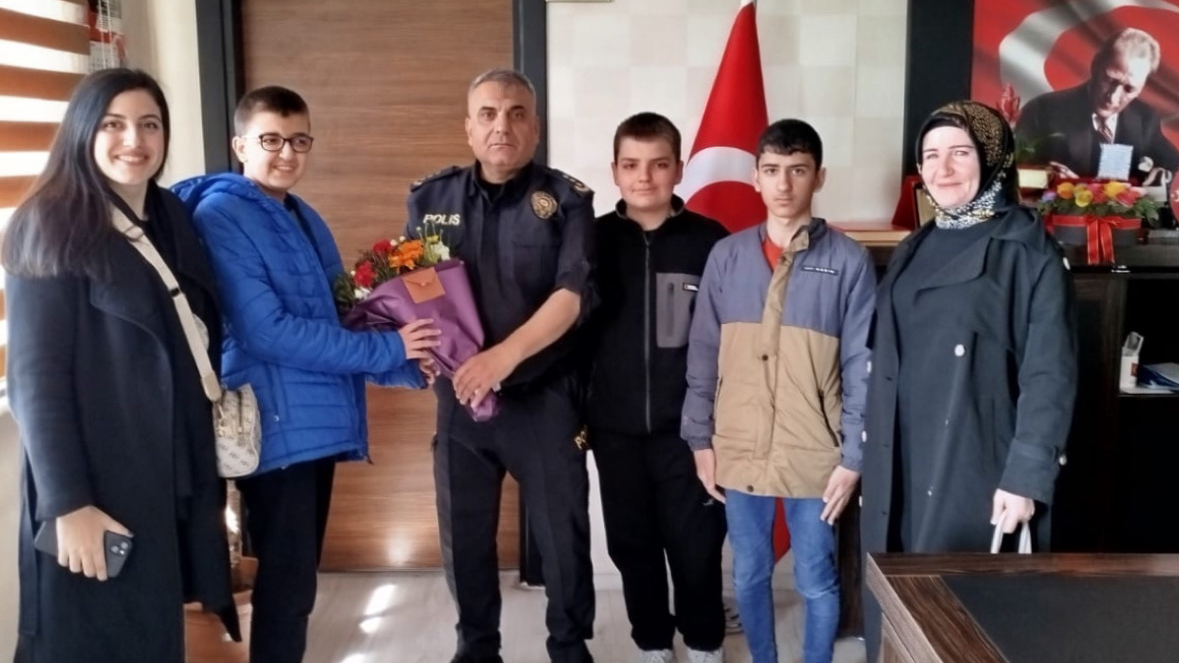 Turgutlu’da özel öğrencilerden Polis Haftası’nda Anlamlı Ziyaret