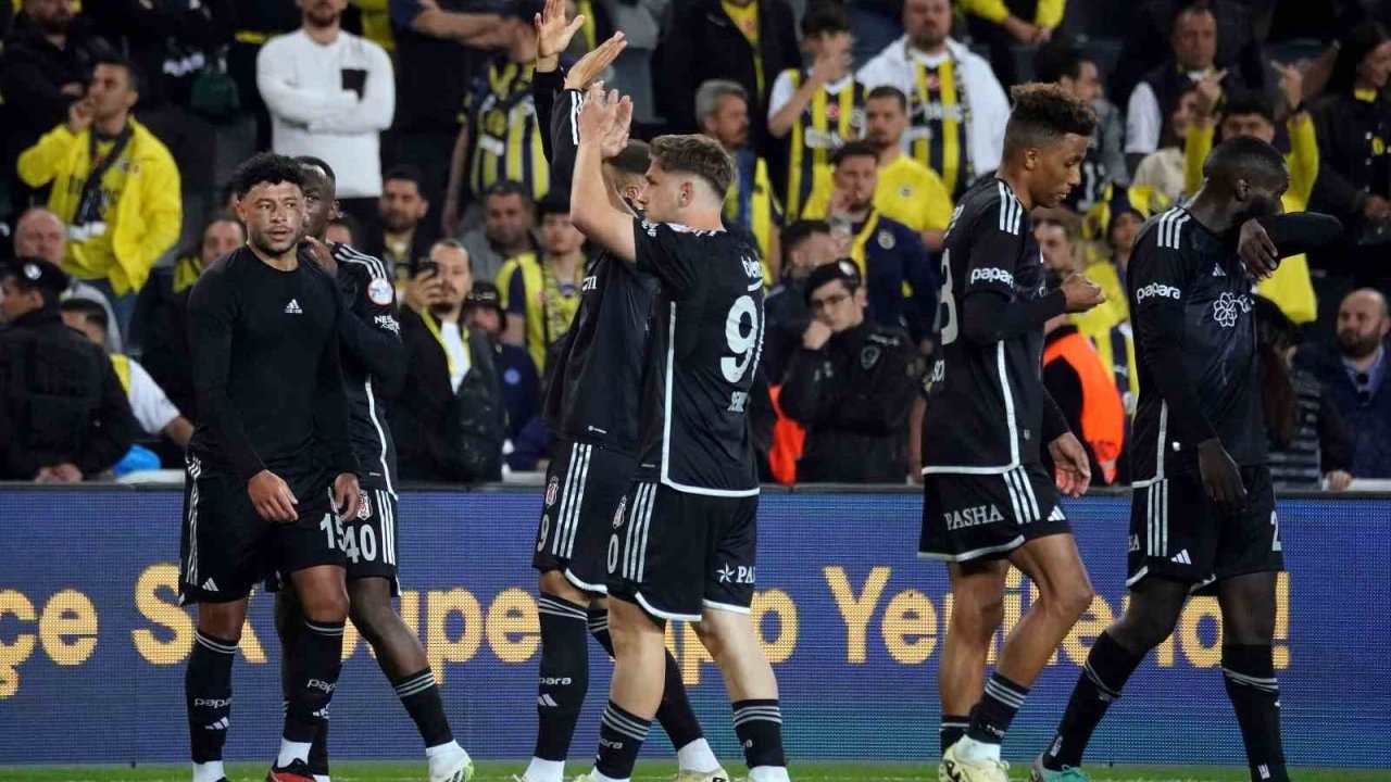 Beşiktaş, Fenerbahçe’ye karşı 20 yıllık hasreti sonlandırmak istiyor