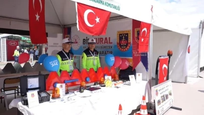 Ödemiş’te Jandarma trafik ekiplerinden fuar alanında bilgilendirme standı