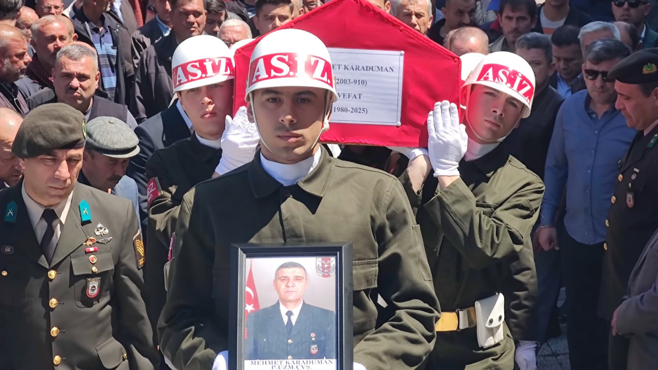 Şırnak'ta kalp krizi sonucu vefat eden uzman çavuş Manisa'da son yolculuğuna uğurlandı