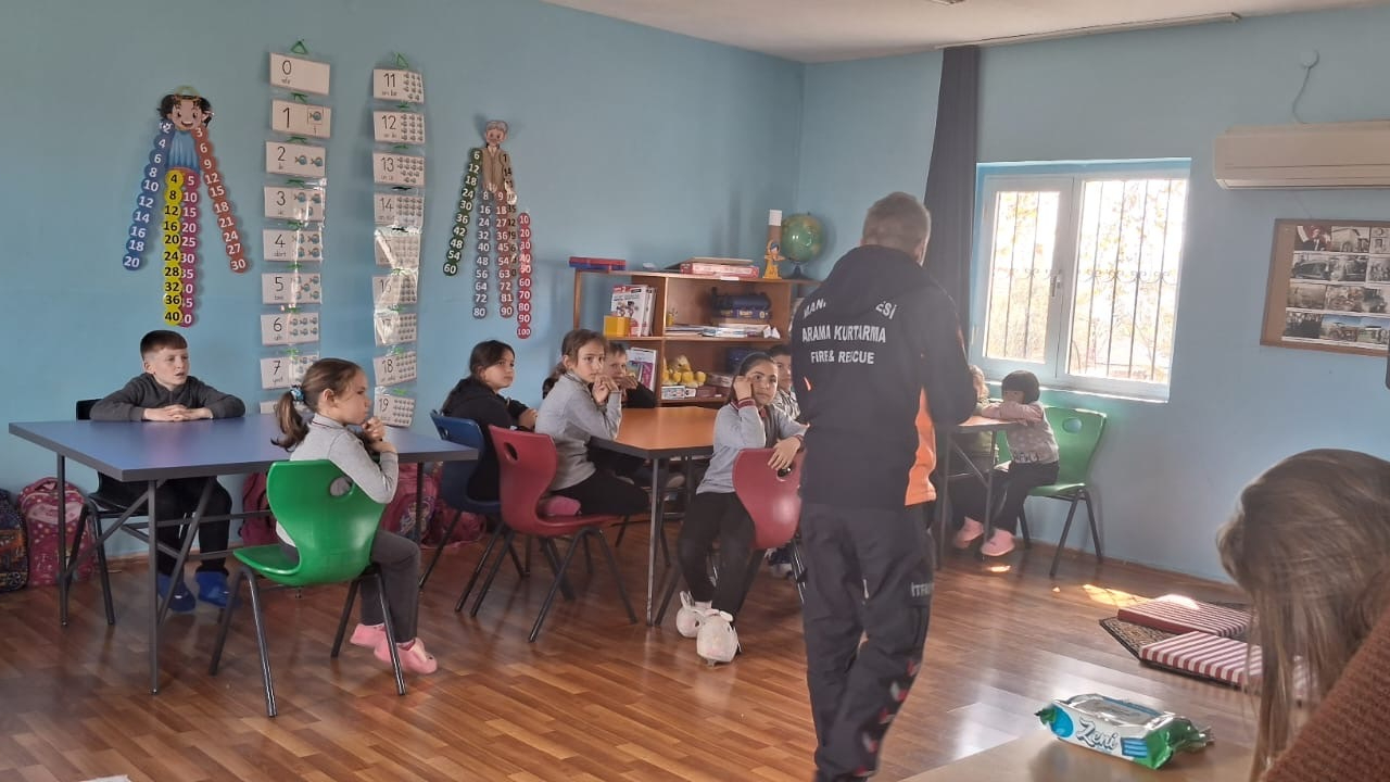Manisa'da İtfaiye’den Öğrencilere Yangın Güvenliği Eğitimi