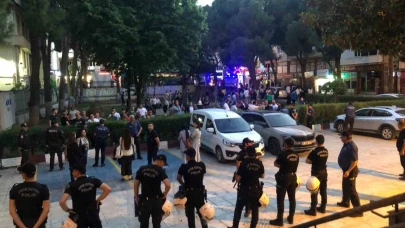 İzmir’de Cumhurbaşkanı’na hakaret içerikli duvar yazısı yazan 4 şüpheli tutuklandı