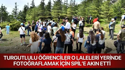 Turgutlulu öğrenciler o laleleri yerinde fotoğraflamak için Spil’e akın etti