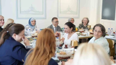 İzmir’de anlamlı Anneler Günü kutlaması