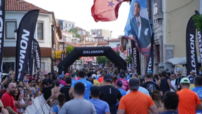 2 bin 606 sporcu Salomon Çeşme Maratonu’nda koştu