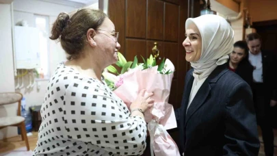 Bakan Göktaş’tan devlet korumasındaki çocukların gönüllü annesi Gürel’e Anneler Günü ziyareti