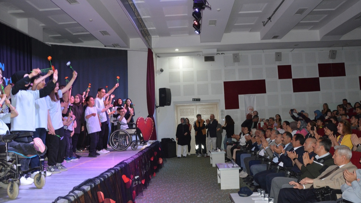 İlçede özel eğitim öğrencilerinden Engelliler Haftası etkinliği