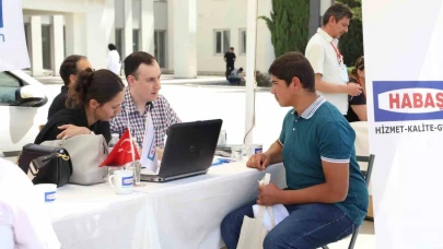İzmir’de sektör temsilcileriyle öğrenciler bir araya geldi