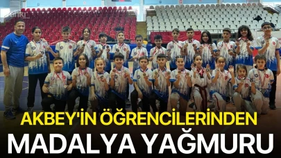 Akbey'in öğrencilerinden madalya yağmuru