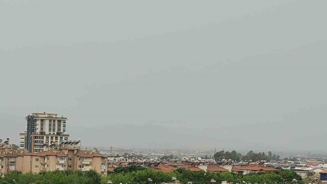 Ege'de tozlu hava etkili oldu