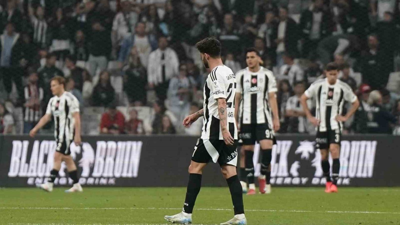 Beşiktaş son iç saha maçından mağlubiyetle ayrıldı