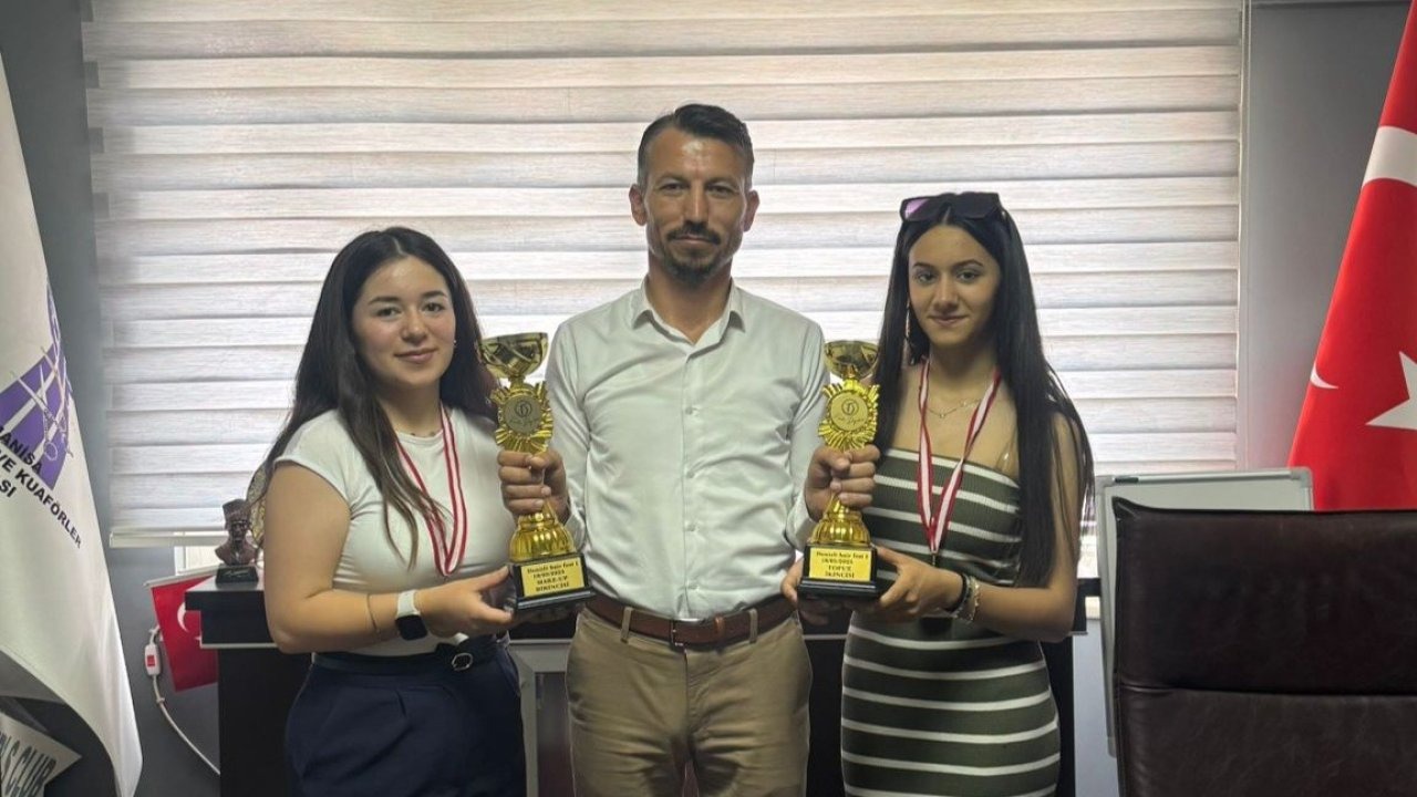 Manisalı kuaförler Denizli’den kupayla döndü