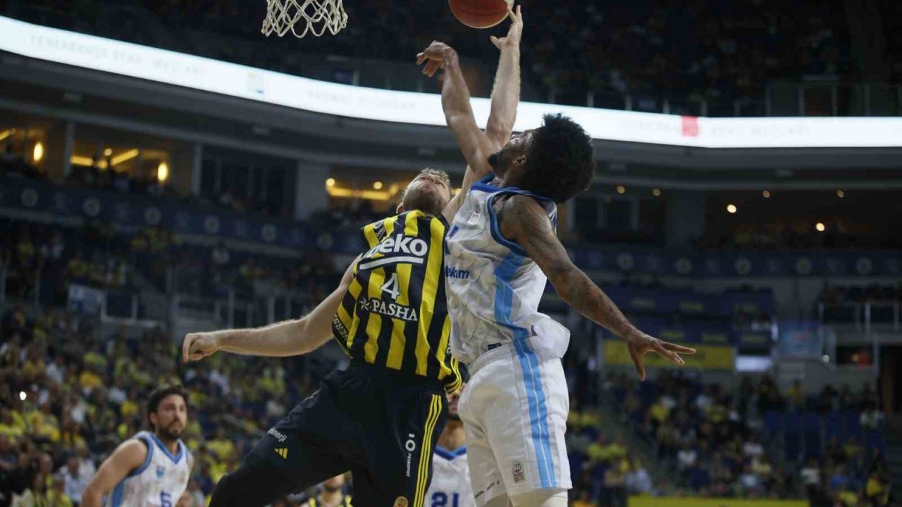 Fenerbahçe seride 1-0 öne geçti