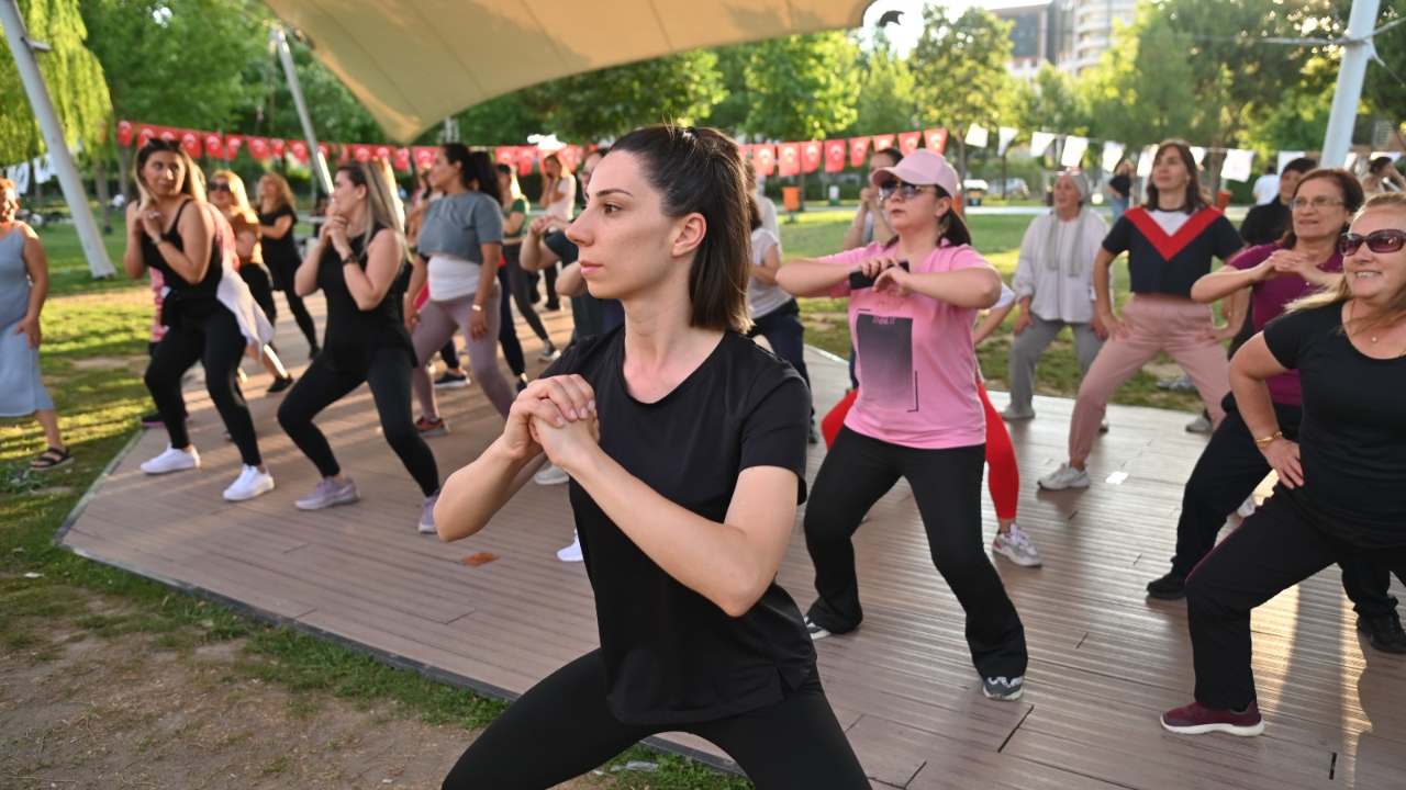 Büyükşehir'den açık havada zumba coşkusu!
