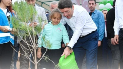Bakan Tunç: "2015 yılından günümüze e-Tebligat göndererek 177 bin 655 ağacı kesilmekten kurtardık"