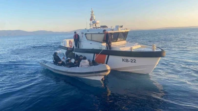İzmir’de 47 göçmen karaya çıkartıldı, 2 göçmen kaçakçısı yakalandı
