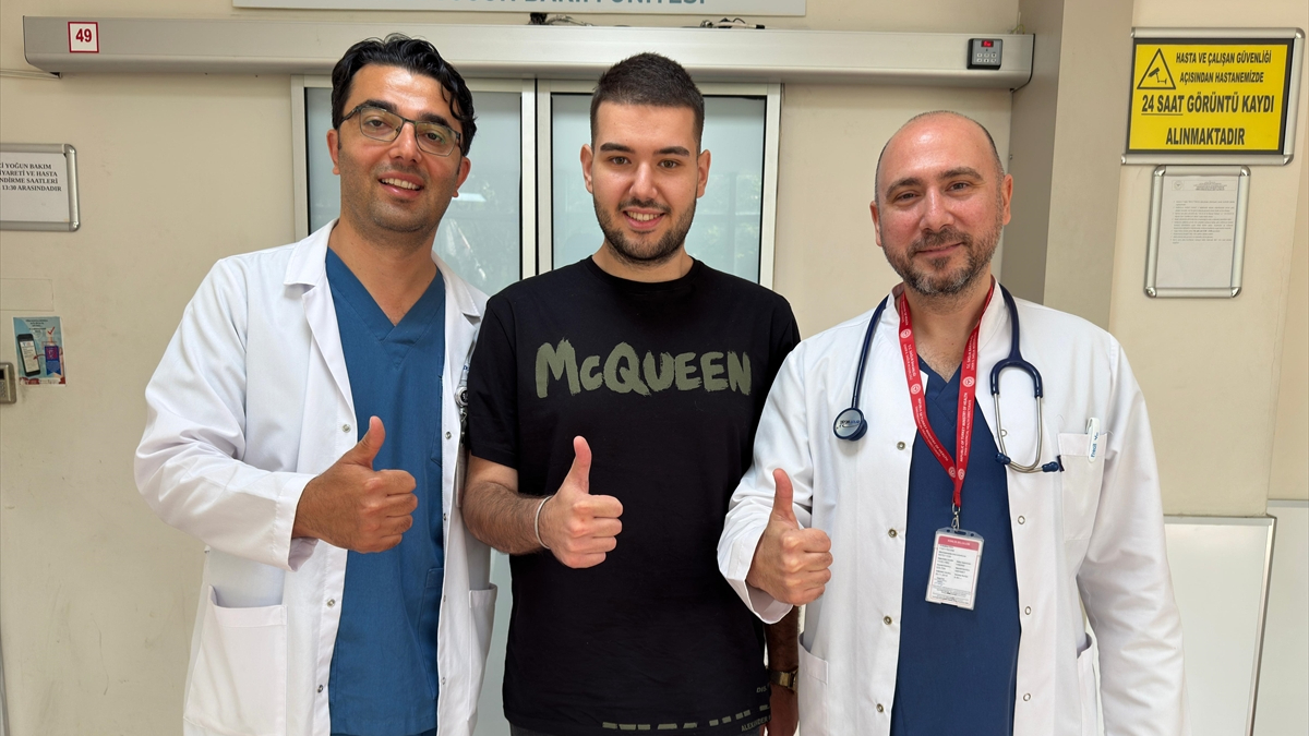 Kalbi 6 kez duran genç hasta 6 gün sonra "ikinci hayatı"na uyandı