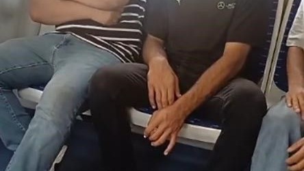 Kalabalığa aldırmadan İZBAN’da sigara içti, o anlar kamerada