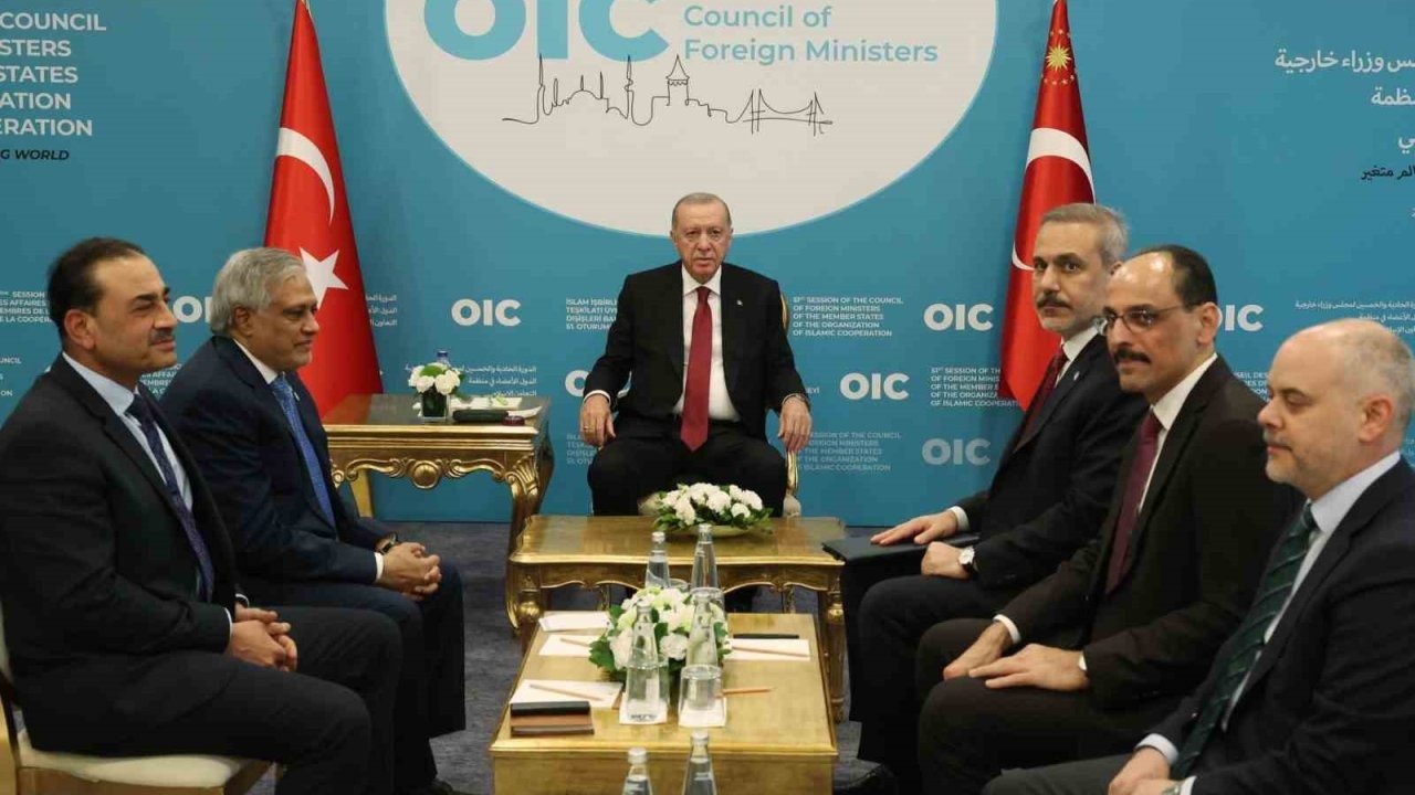 Cumhurbaşkanı Erdoğan, Pakistan Dışişleri Bakanı Dar ve Pakistan Kara Kuvvetleri Komutanı Munir’i kabul etti