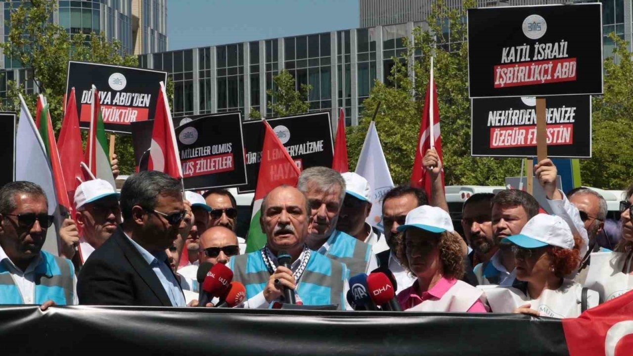 Büro Memur-sen’den ABD Büyükelçiliği önünde siyah çelenkli protesto