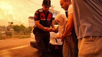 Seferihisar’daki orman yangına havadan ve karadan müdahale ediliyor