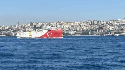 Oruç Reis Gemisi İstanbul Boğazı’ndan geçti