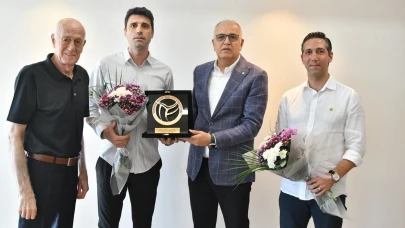 TVF Başkanı Üstündağ’dan, Umut Çakır ve Mert Karatop’a plaket