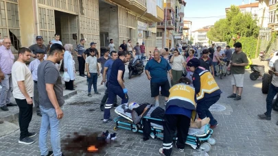 Manisa'da feci kaza: Seyir halindeki motosikletten düşen yaşlı kadın ağır yaralandı